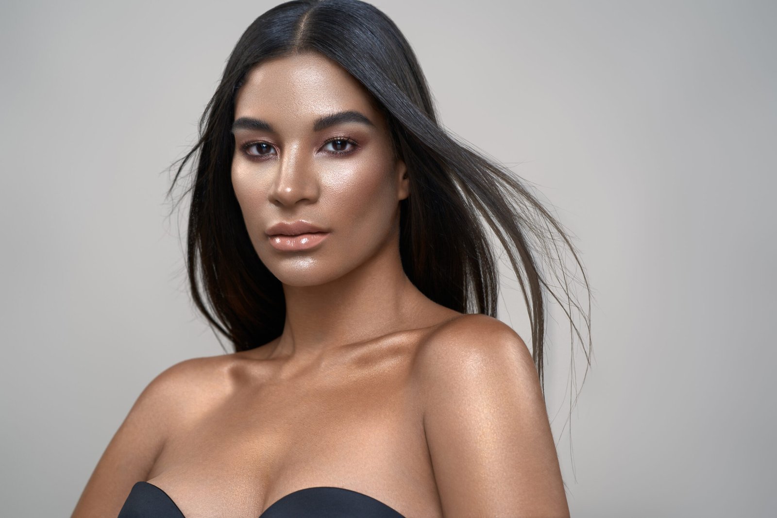 Home Image of a model shoot by Roque Cozzette